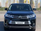 Toyota Highlander 2018 года за 16 000 000 тг. в Караганда – фото 2