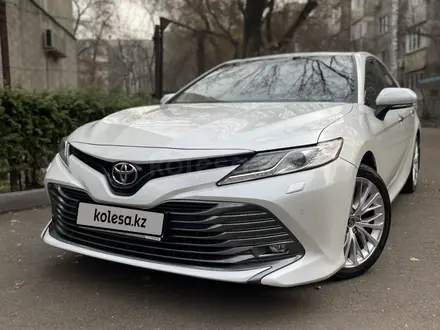 Toyota Camry 2019 года за 14 200 000 тг. в Алматы