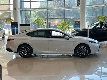 Toyota Camry Prestige eCVT 2025 года за 21 690 000 тг. в Алматы – фото 5
