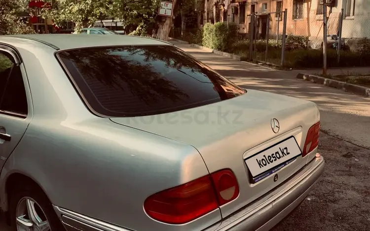 Mercedes-Benz E 230 1996 года за 1 700 000 тг. в Алматы