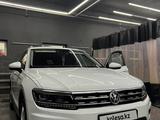Volkswagen Tiguan 2017 года за 12 000 000 тг. в Атырау