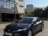 Toyota Camry 2019 года за 13 700 000 тг. в Алматы – фото 2