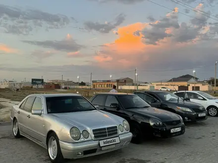 Mercedes-Benz E 320 1997 года за 2 900 000 тг. в Актау – фото 3