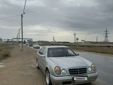 Mercedes-Benz E 320 1997 года за 2 900 000 тг. в Актау – фото 5