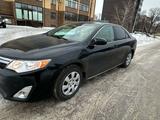 Toyota Camry 2014 года за 6 000 000 тг. в Уральск – фото 2