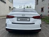 Hyundai Accent 2021 года за 8 250 000 тг. в Экибастуз – фото 2