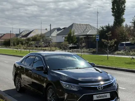 Toyota Camry 2017 года за 12 200 000 тг. в Шымкент
