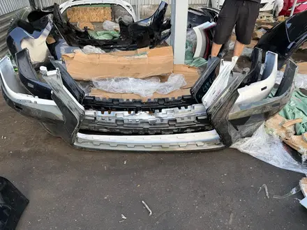 Бампер б/у оригинальный Prado GX460 LC200 LC570 за 80 000 тг. в Семей – фото 16