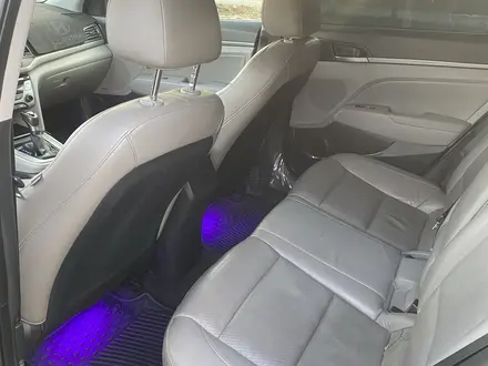 Hyundai Elantra 2017 года за 6 800 000 тг. в Алматы – фото 15