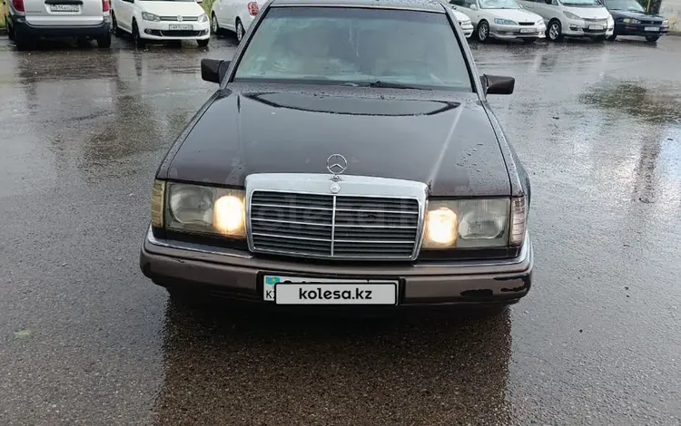 Mercedes-Benz E 220 1991 года за 1 800 000 тг. в Алматы