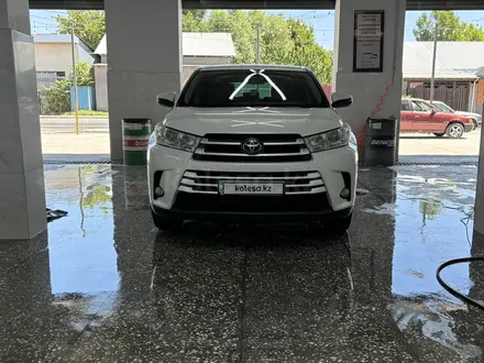 Toyota Highlander 2019 года за 16 700 000 тг. в Шымкент