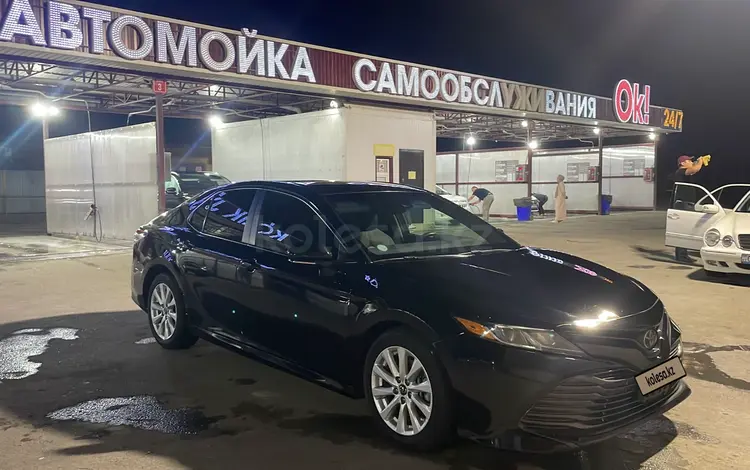 Toyota Camry 2018 года за 9 500 000 тг. в Атырау