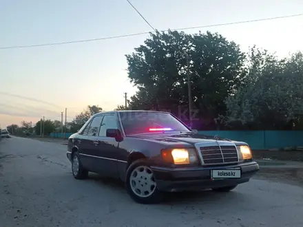 Mercedes-Benz E 220 1992 года за 2 000 000 тг. в Кызылорда – фото 2