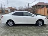 Toyota Camry 2018 года за 12 350 000 тг. в Атырау – фото 3