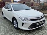 Toyota Camry 2018 годаүшін11 700 000 тг. в Атырау – фото 2