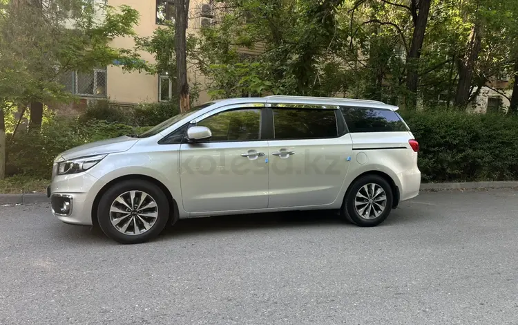 Kia Carnival 2016 года за 10 000 000 тг. в Шымкент