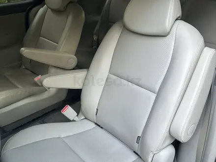 Kia Carnival 2016 года за 10 000 000 тг. в Шымкент – фото 6