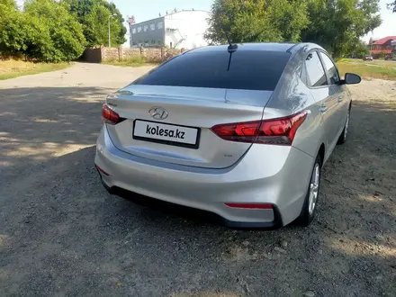 Hyundai Accent 2019 года за 6 900 000 тг. в Талдыкорган – фото 2