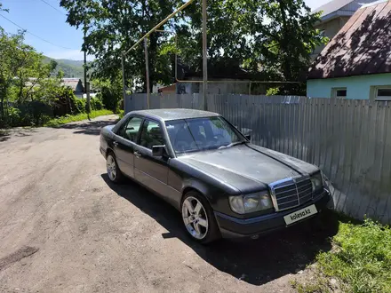 Mercedes-Benz E 200 1990 годаүшін1 800 000 тг. в Есик – фото 20