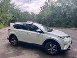 Toyota RAV4 2018 года за 12 000 000 тг. в Уральск – фото 4