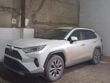 Toyota RAV4 2020 года за 18 000 000 тг. в Караганда – фото 2