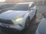 Toyota Highlander 2022 года за 22 000 000 тг. в Актау