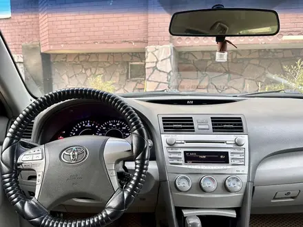 Toyota Camry 2011 года за 5 500 000 тг. в Актобе – фото 11