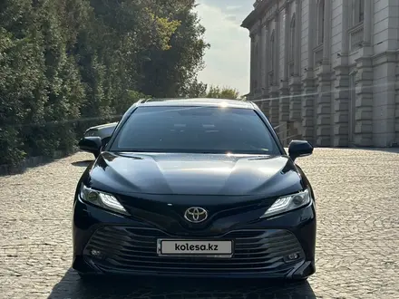 Toyota Camry 2019 года за 14 000 000 тг. в Алматы – фото 2