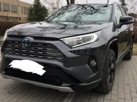 Toyota RAV4 2021 года за 17 900 000 тг. в Усть-Каменогорск – фото 2