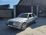 Mercedes-Benz E 320 1993 года за 3 200 000 тг. в Шымкент