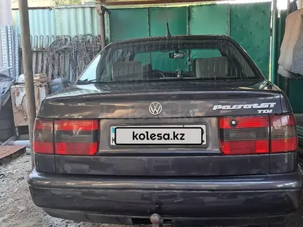 Volkswagen Passat 1994 года за 1 800 000 тг. в Алматы – фото 2