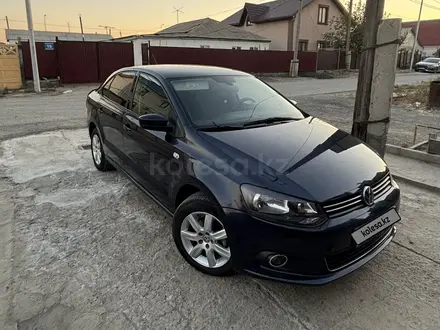 Volkswagen Polo 2015 года за 5 200 000 тг. в Атырау – фото 2