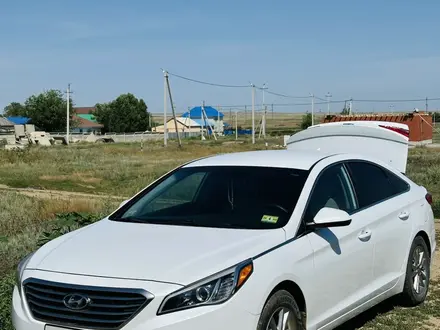 Hyundai Sonata 2016 года за 5 000 000 тг. в Актобе – фото 13