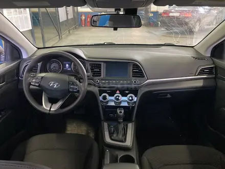 Hyundai Elantra 2019 года за 8 900 000 тг. в Актобе – фото 14