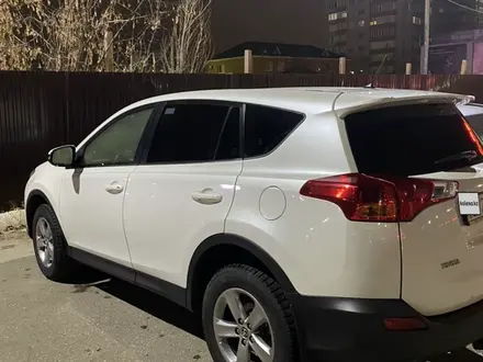 Toyota RAV4 2014 года за 10 000 000 тг. в Актобе – фото 2