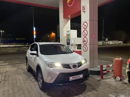 Toyota RAV4 2014 года за 10 000 000 тг. в Актобе – фото 3