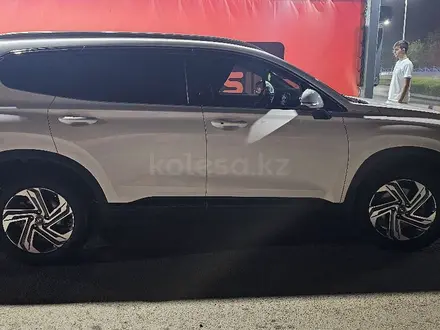 Hyundai Santa Fe 2021 года за 15 000 000 тг. в Уральск – фото 17