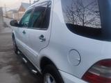 Mercedes-Benz ML 320 2001 года за 3 800 000 тг. в Тараз – фото 3