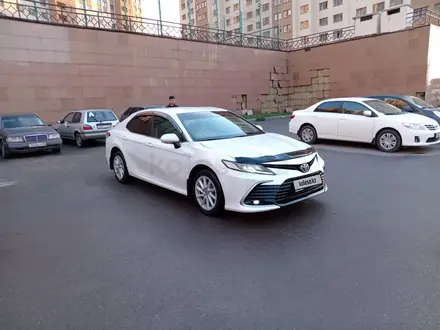 Toyota Camry 2021 года за 13 500 000 тг. в Астана – фото 2