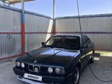 BMW 525 1989 года за 1 200 000 тг. в Шу – фото 2