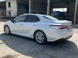 Toyota Camry 2018 года за 15 900 000 тг. в Шардара – фото 5