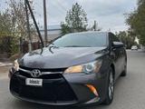 Toyota Camry 2015 года за 6 200 000 тг. в Уральск – фото 2