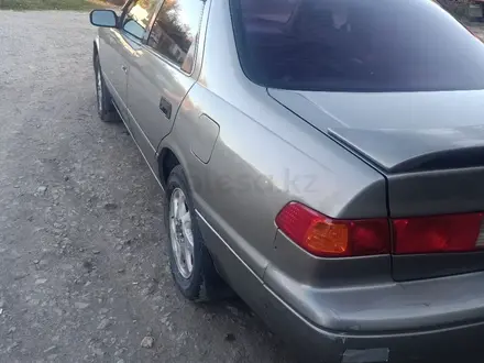 Toyota Camry 2000 года за 2 900 000 тг. в Алтай – фото 4