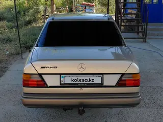 Mercedes-Benz E 230