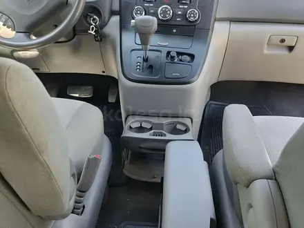 Kia Carnival 2013 года за 11 000 000 тг. в Костанай – фото 20