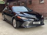 Toyota Camry 2018 года за 11 900 000 тг. в Алматы – фото 3