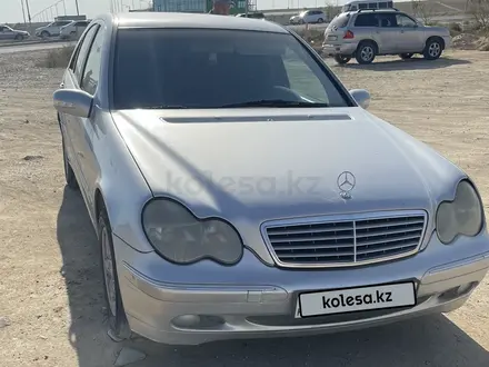 Mercedes-Benz C 200 2003 года за 3 800 000 тг. в Актау – фото 4
