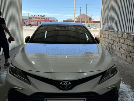 Toyota Camry 2023 года за 18 900 000 тг. в Актау