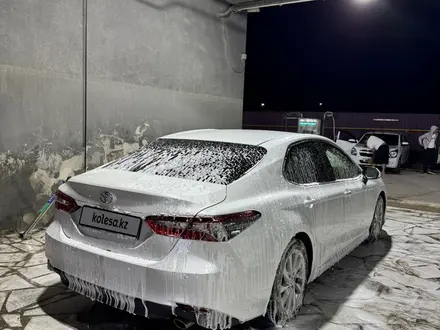 Toyota Camry 2023 года за 18 900 000 тг. в Актау – фото 6