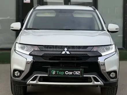 Mitsubishi Outlander 2021 года за 11 900 000 тг. в Актау – фото 2